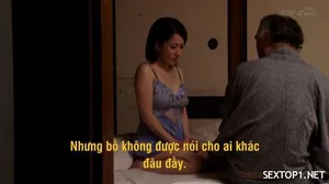 Lén lút bú buồi anh rể khi chị gái làm việc