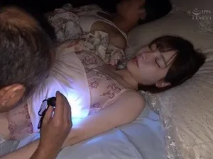 Anh trai trộm phang người yêu mỗi lần trễ tàu là đến ngủ nhờ mê man