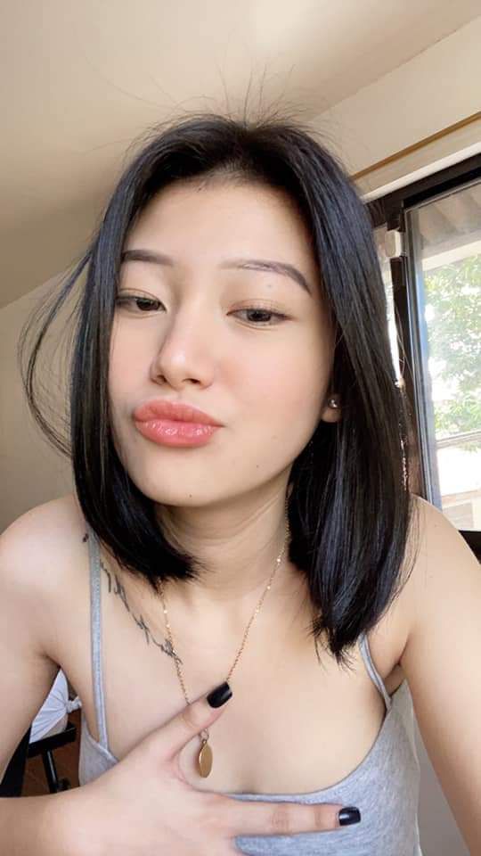 Nữ sinh đeo kính! Biểu cảm thật mát mẻ và thư giãn! Đừng bỏ lỡ biển gần đây, cởi đồ lót ra, nhấc mông và âm hộ lên, mở âm hộ cận cảnh, lỗ khít, và ngón tay của bạn đang cọ xát