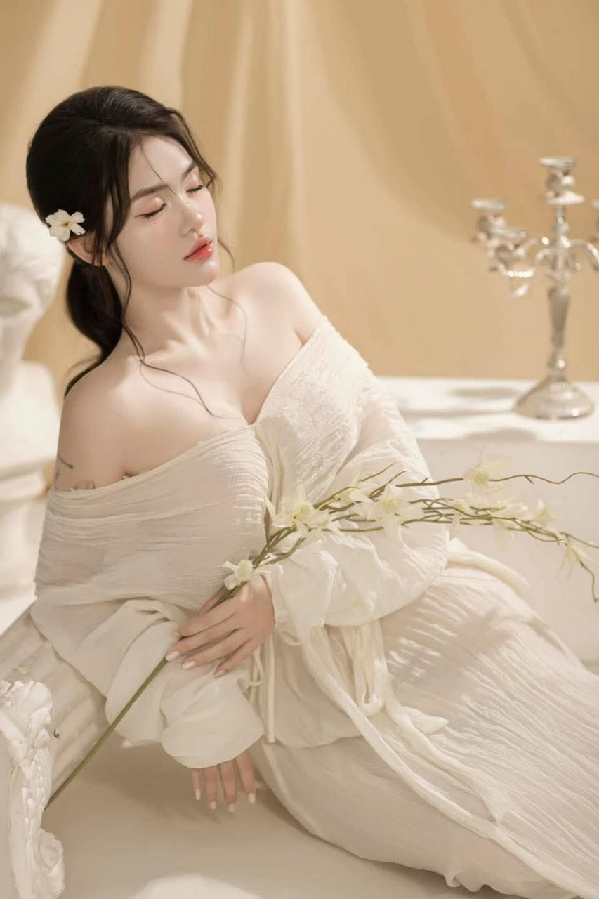 Bắt em mang sextoy rung, làm lồn em chảy đầy nước